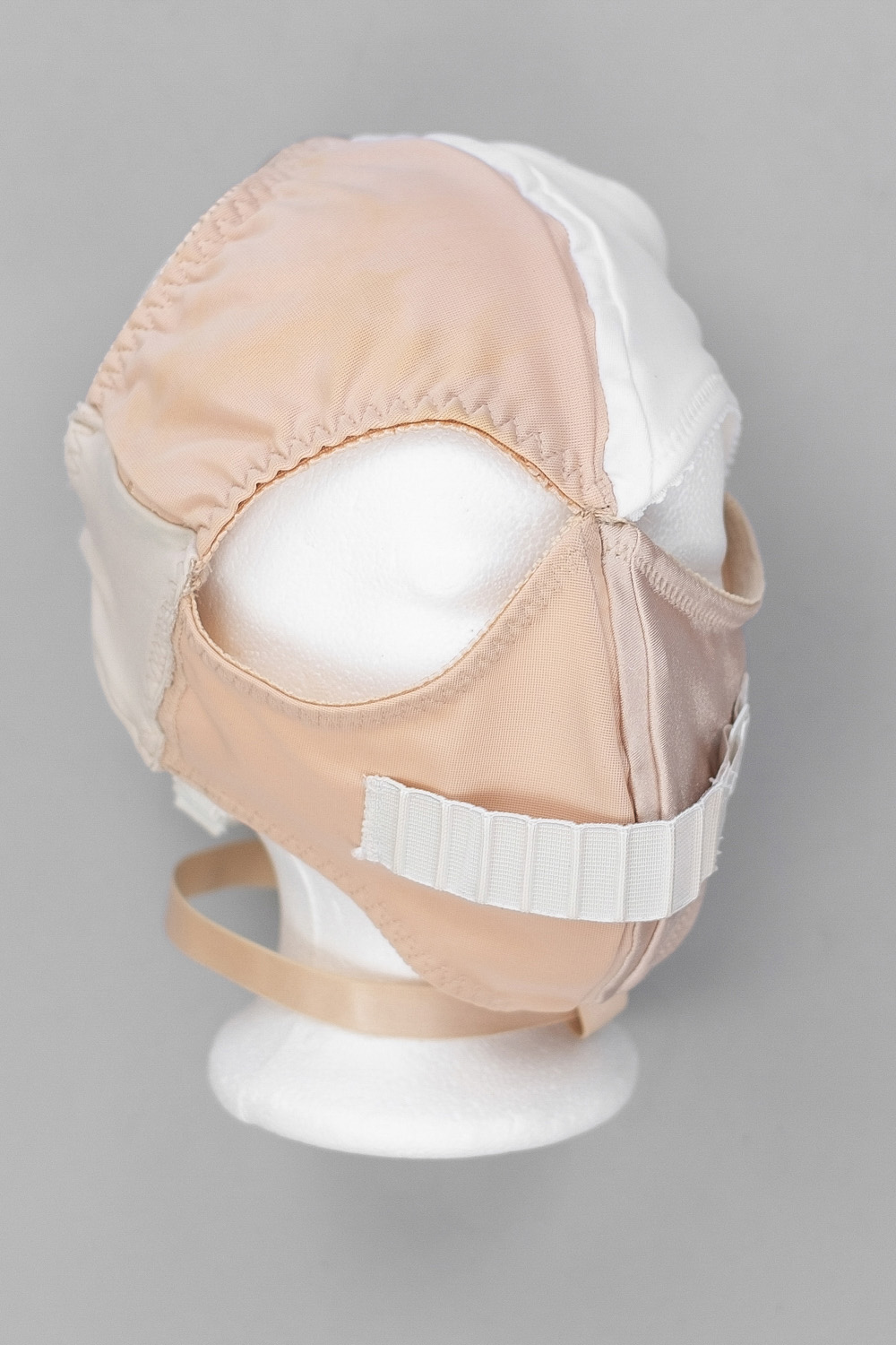 Gusset Mask in Beige and White 113