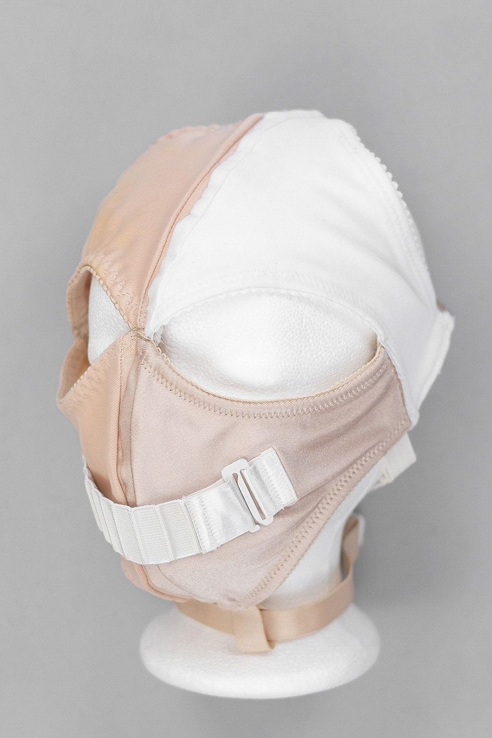 Gusset Mask in Beige and White 2