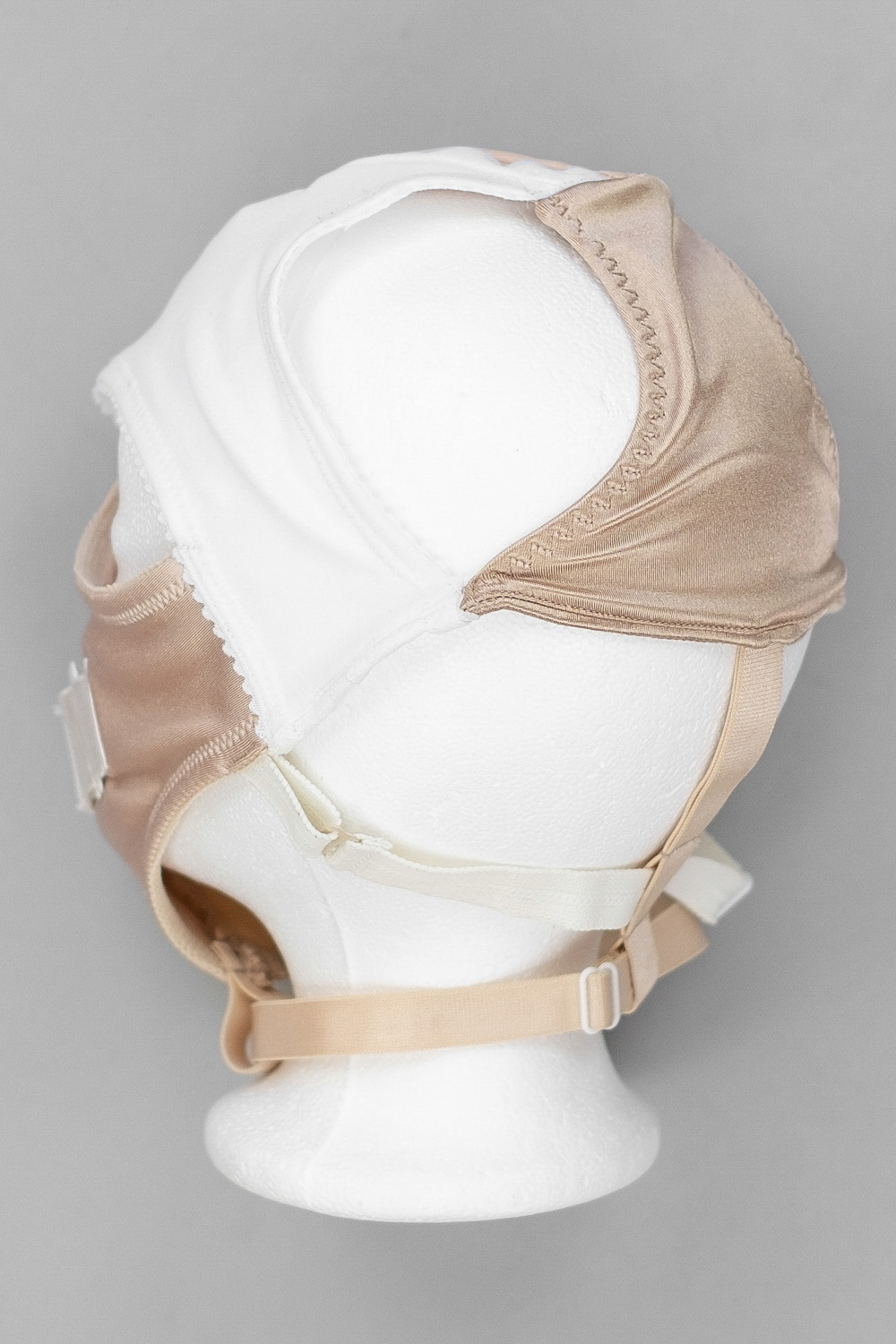 Gusset Mask in Beige and White 3